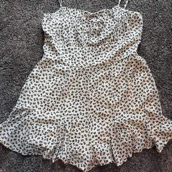 Spaghetti Strap Floral Print Romper- Francesca's - Picture 1 of 2